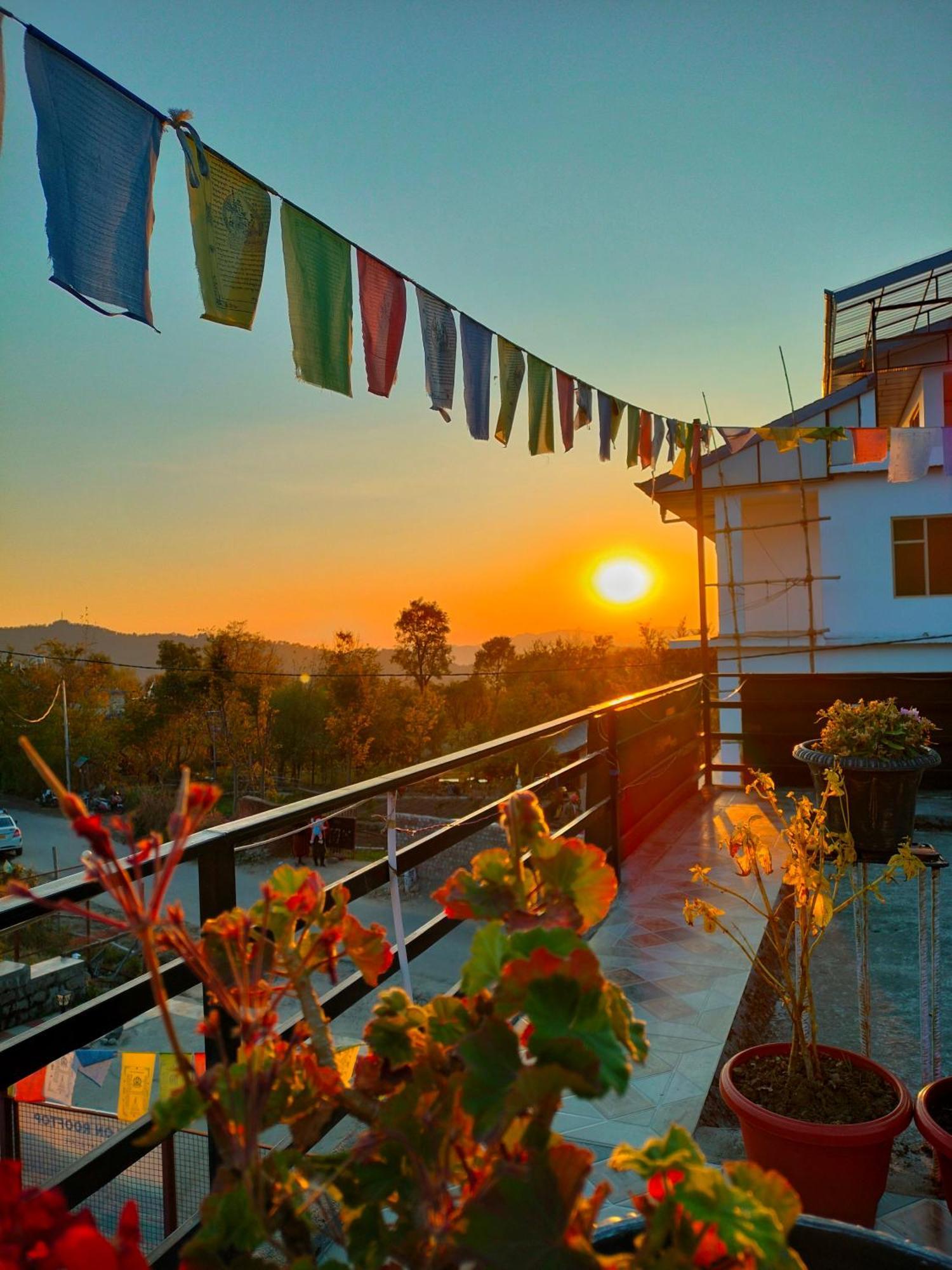 Raahi Stay, Landing Site Bir - Stay & Cafe Buitenkant foto
